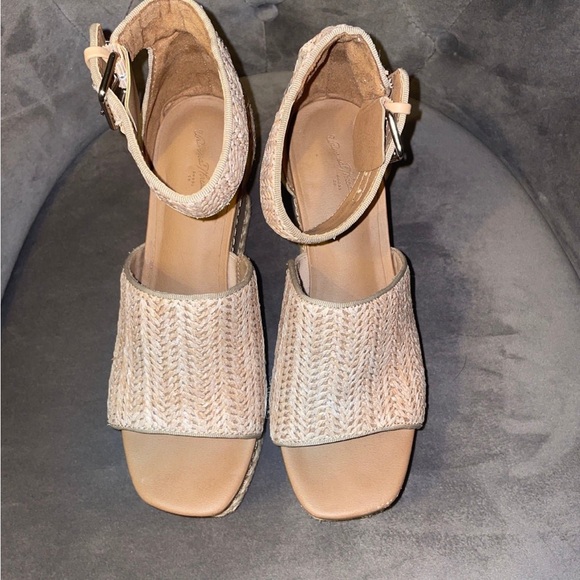 Universal Thread Wedges - Picture 2 of 3